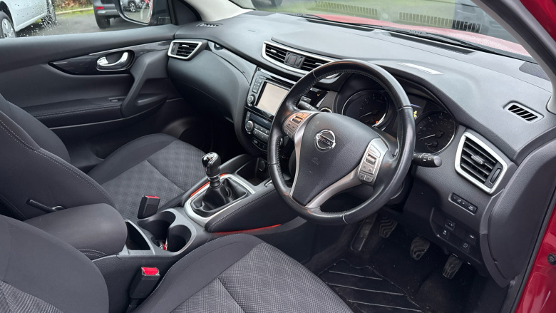 Nissan Qashqai 1.2 DiG-T N-Connecta 5dr Petrol Hatchback